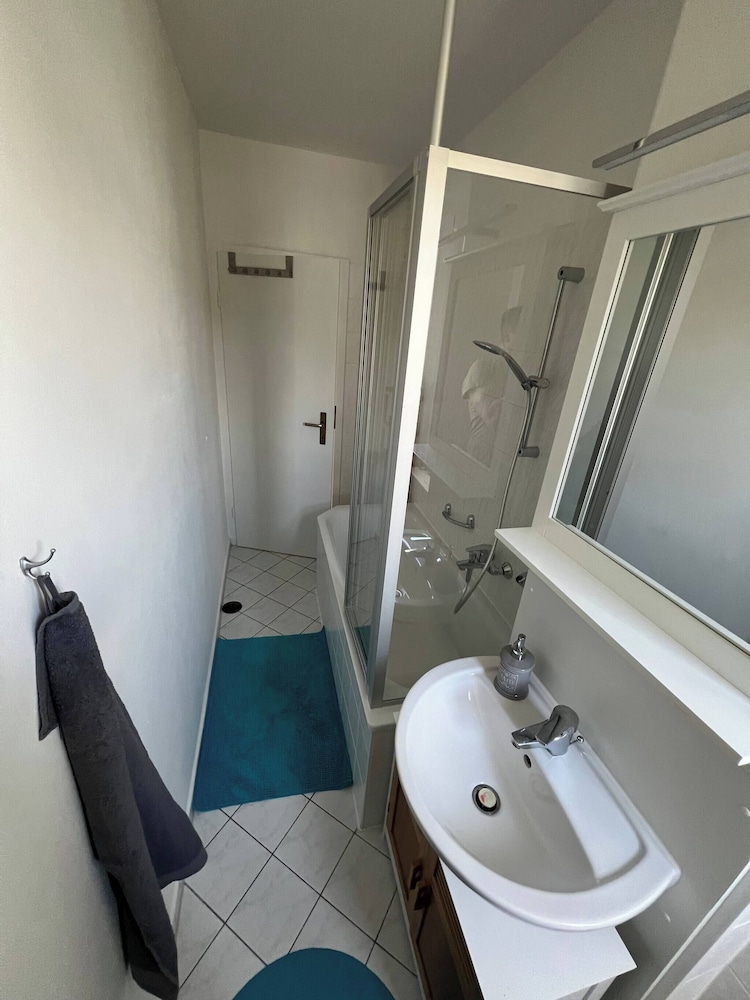 Charming 4-person Apartment in Hoyerswerda City Center