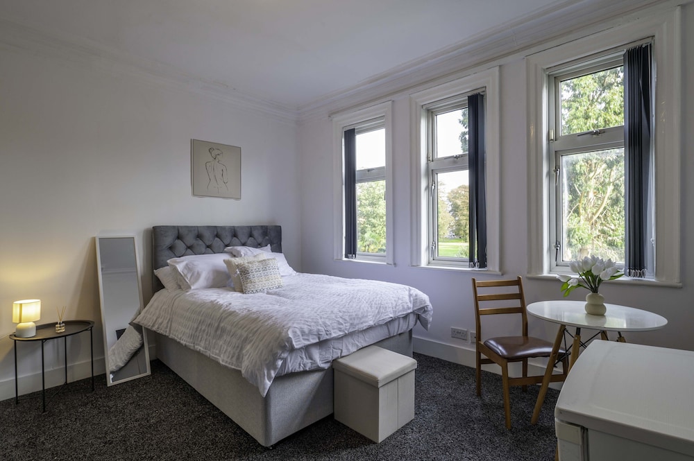Charming 1-bed Studio9 in Coventry view 3