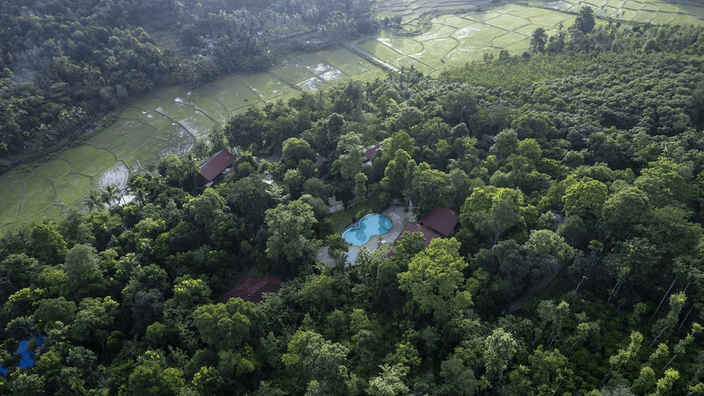 Crystal Kuruva Nature Resort & Spa