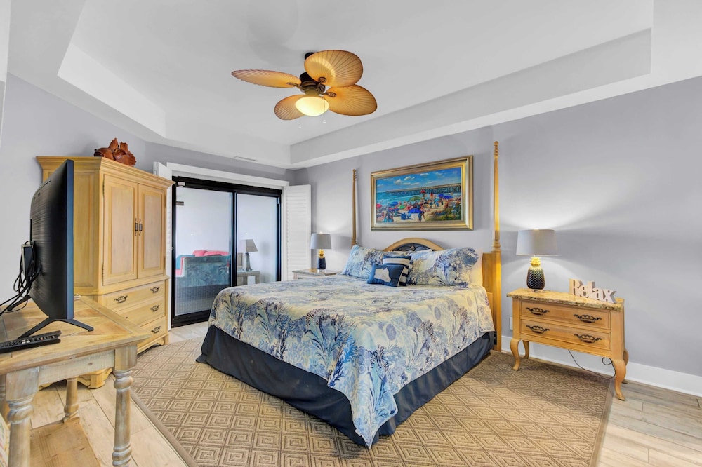 518 Seascape Waterfront Views + Community Pool