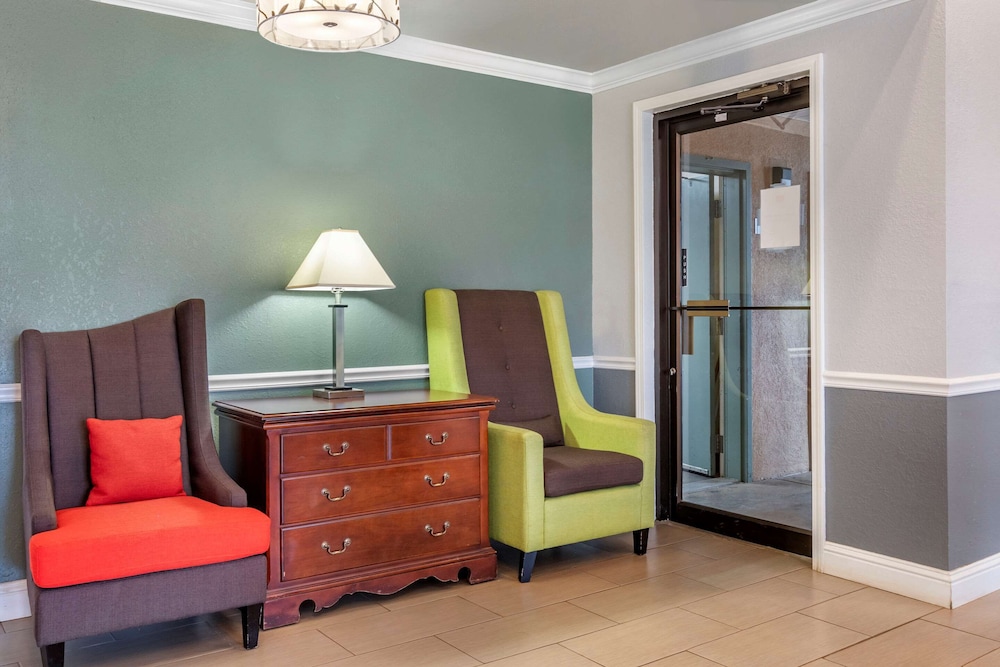 Eufaula Vacations - Econo Lodge - Property Image 3