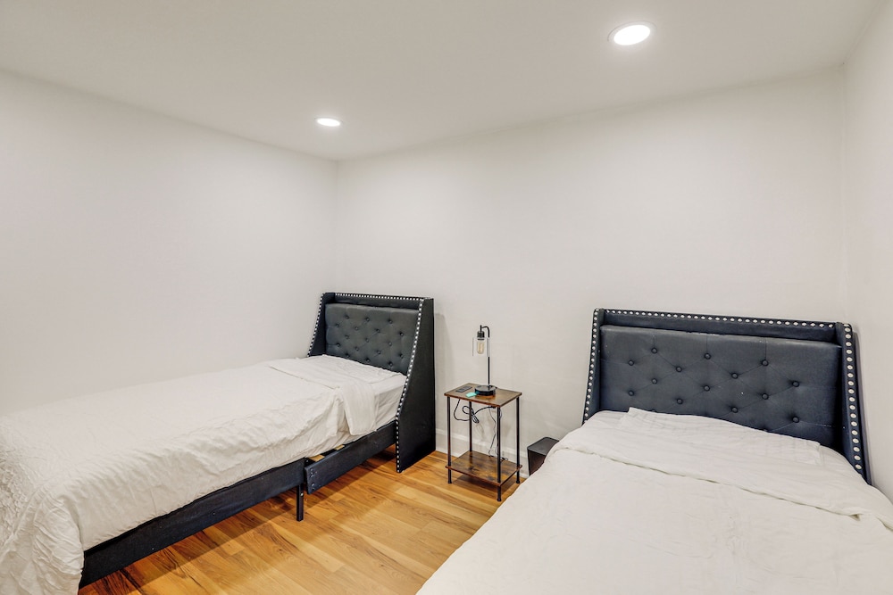 Updated Getaway w/ Sauna & Yard in Bloomsbury!