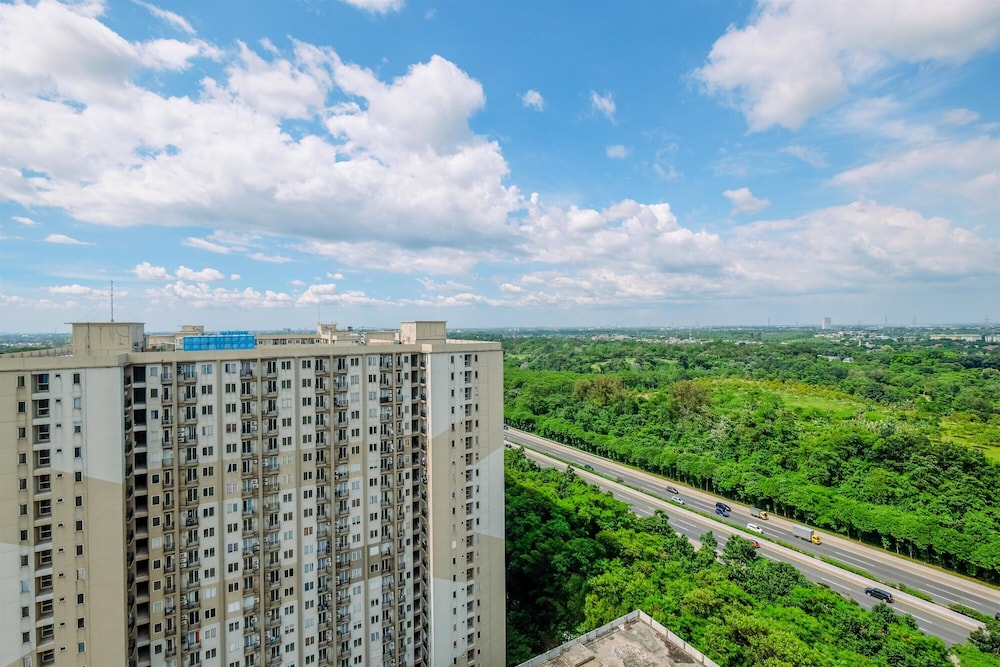 Minimalist and Warm 2BR at 29th Floor Podomoro Golf View Apartment