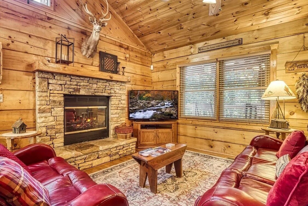 Tennessee Risky 3 Bedroom Cabin