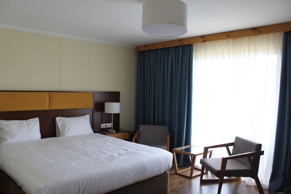 Moretoni Lake Resort