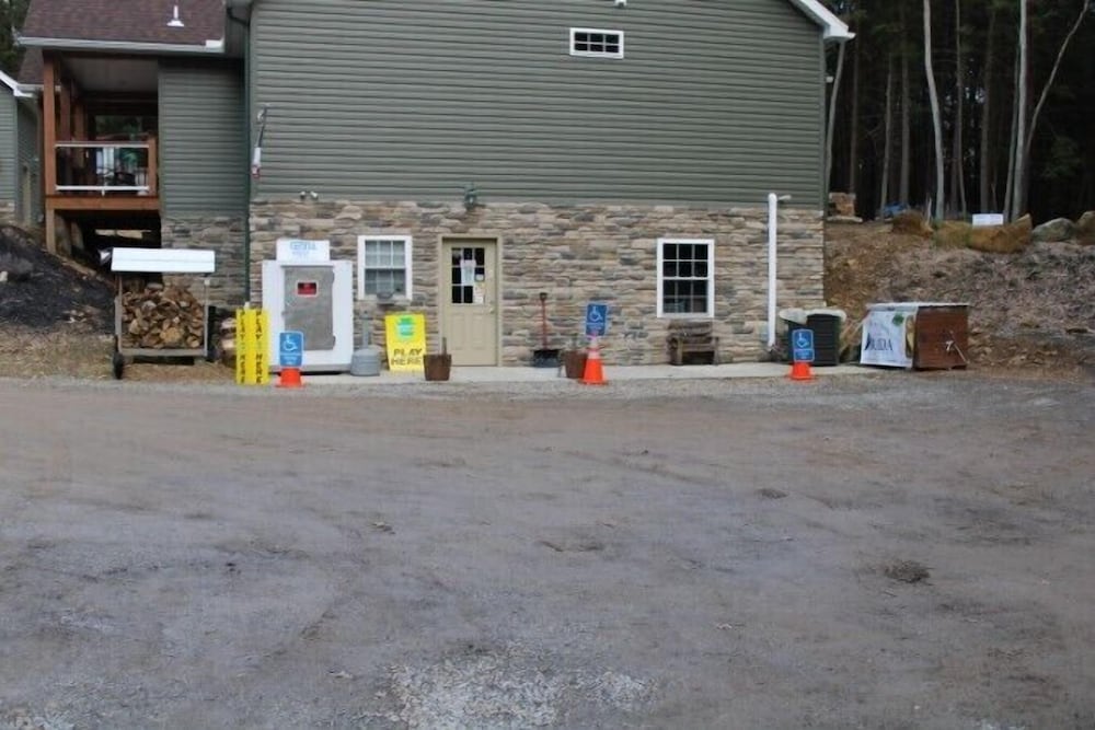 Hominy Ridge Cabins and Gift Shop
