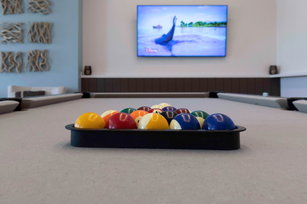 Stylish 4BR Pool Townhome Storey Lake