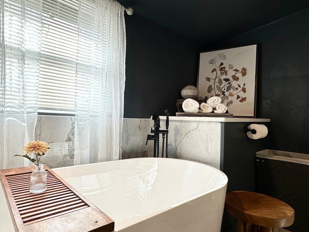 Oklahoma City Vacations - 3-story 6-bedroom 4 Bathrooms 3min-asian Dist - Property Image 21