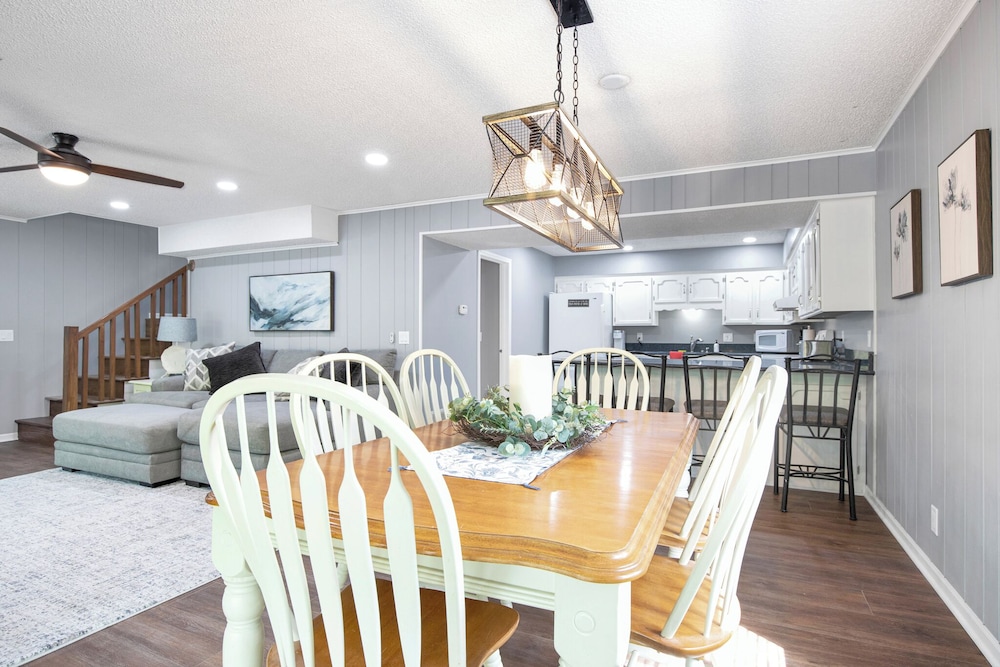 Stunning Views of the 7.5mm, Private Dock, Spacious Decks, Kayaks & More!