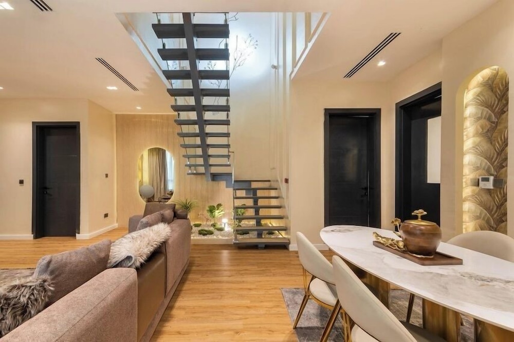 D5 Future Hotel and Apartment
