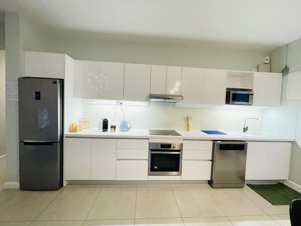 Brand New 2 Bedroom Apartment view 4