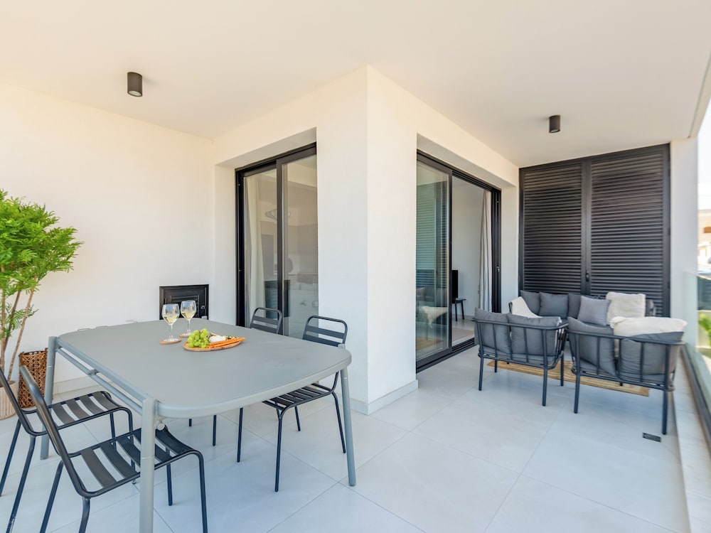 Sanders Only Limassol - Full Building
