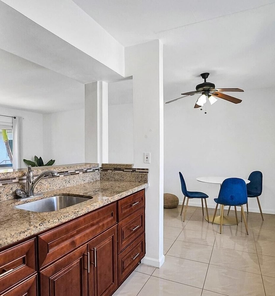 Waterfront Studio - Steps From Hollywood Boardwalk - Image 3