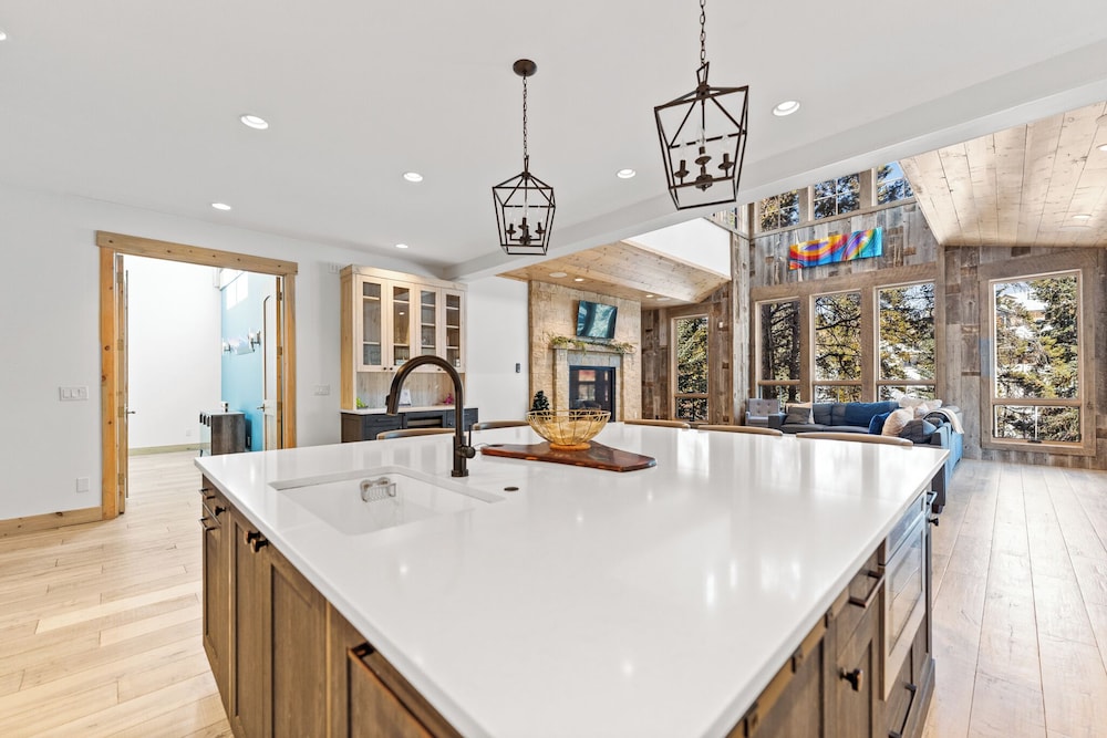 11 Riverwood Drive