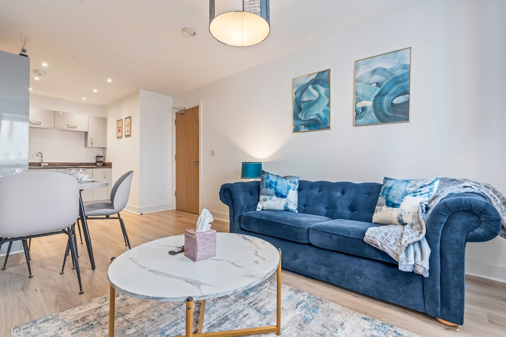 Sleeps 2 - Pets - Wifi - Parking