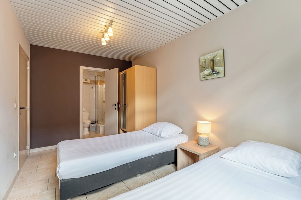 Room-one Bedroom Apartment Near North S