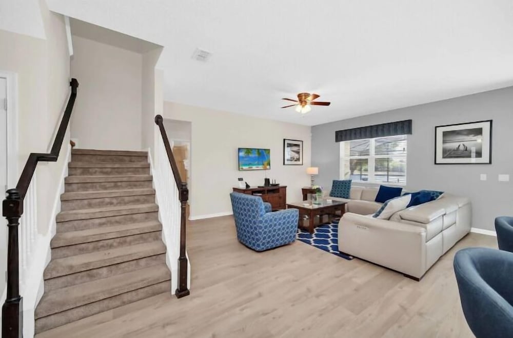 Stunner 6Br W/ South Pool, Lake View & Near Golf
