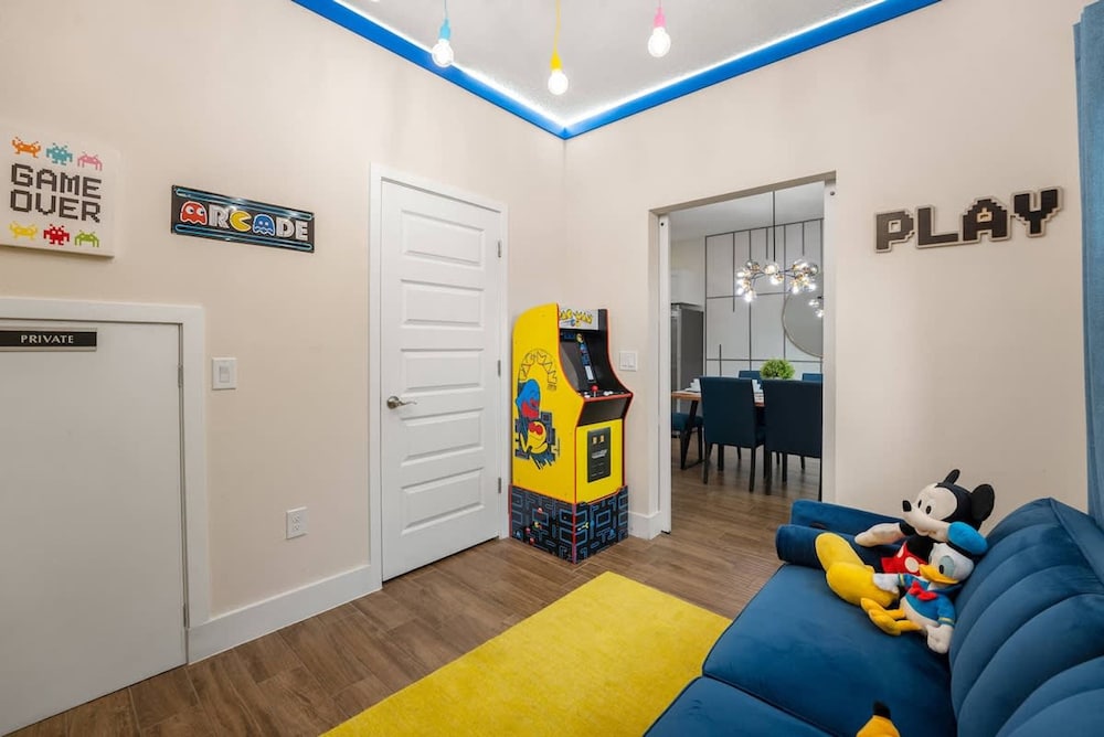 New Listing - Modern Decor 4 BR Townhouse