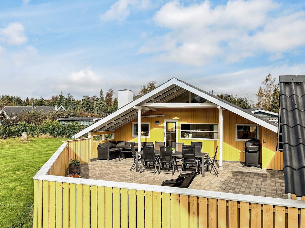 6 Person Holiday Home in Vaeggerlose