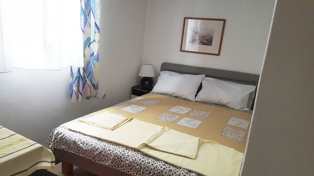 Prag Apartments & Rooms view 2