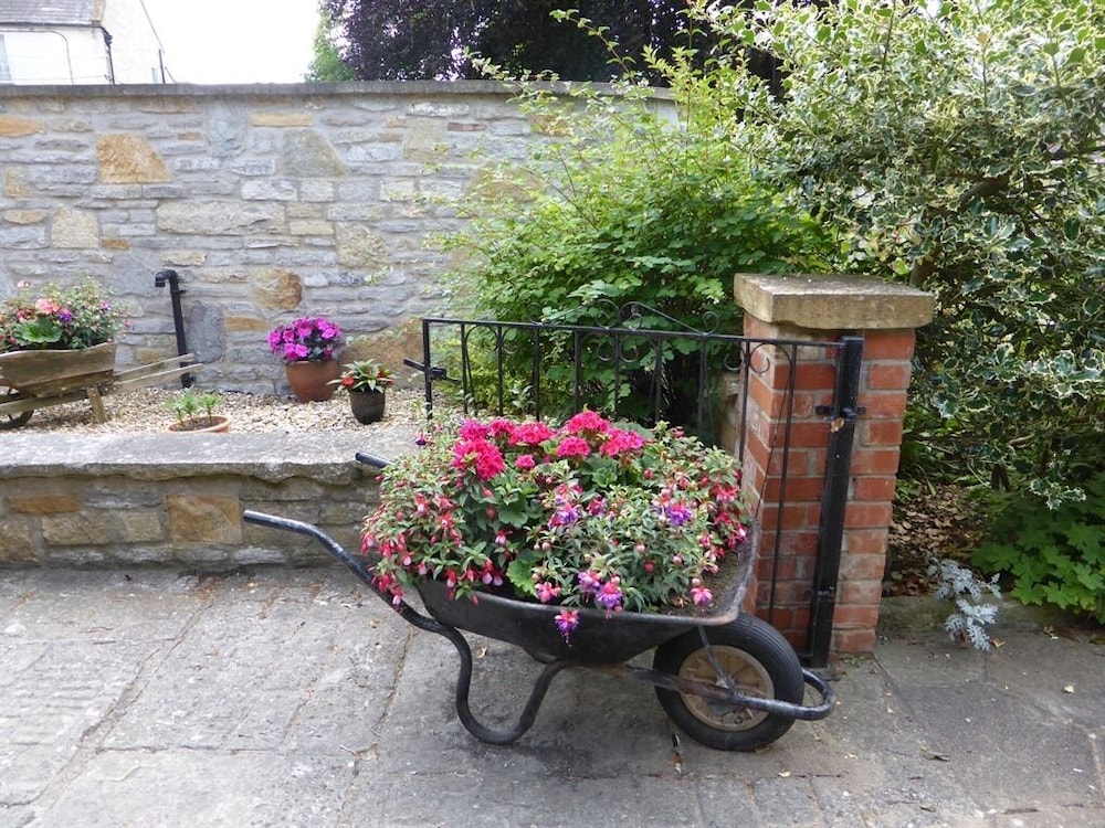 Liongate House