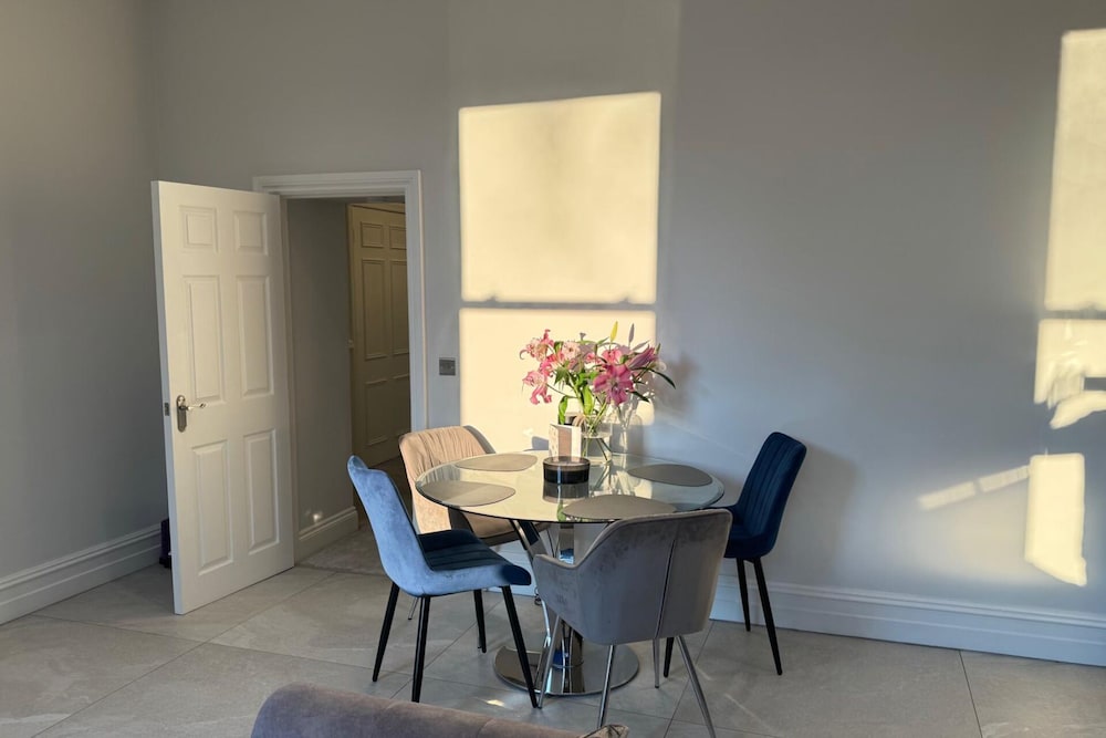 Full Apartment With Secure Parking Great Views