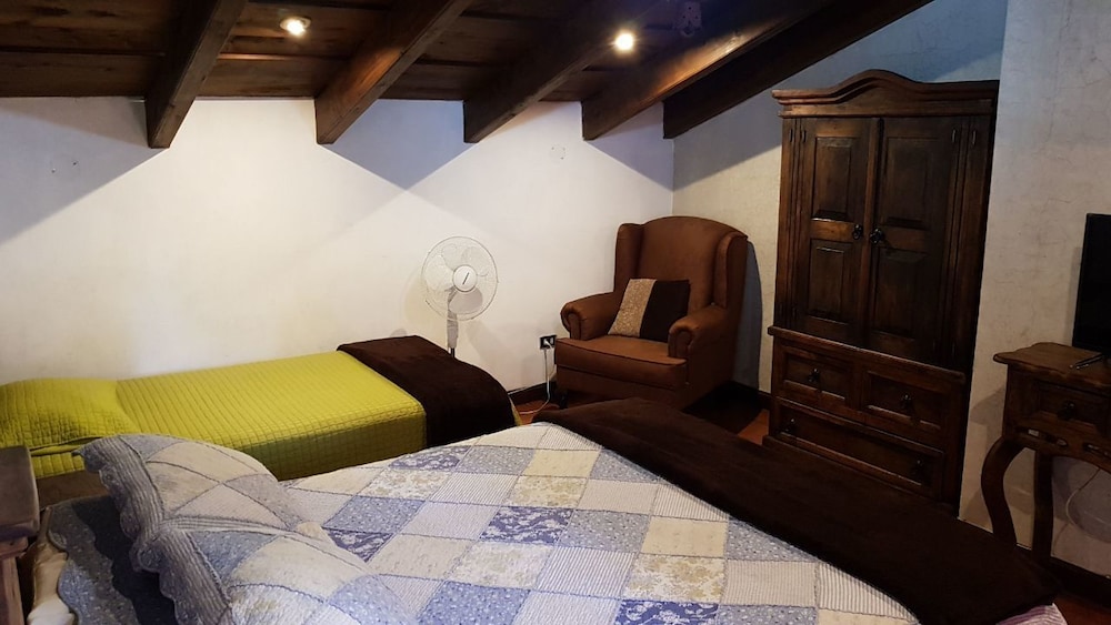 La Casa De La Alameda