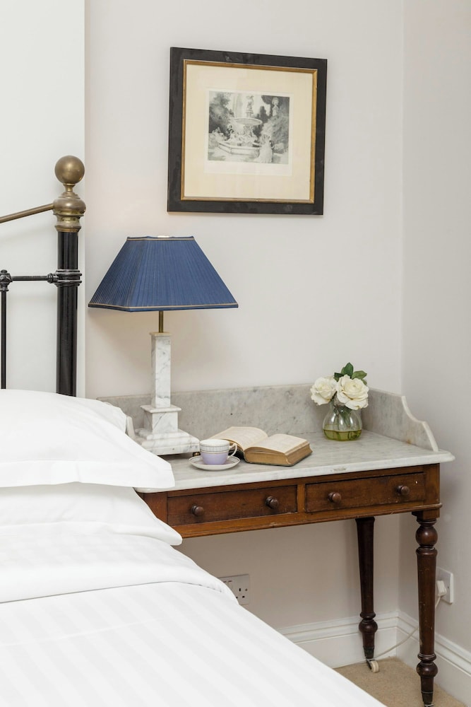 Winchendon Road by Onefinestay