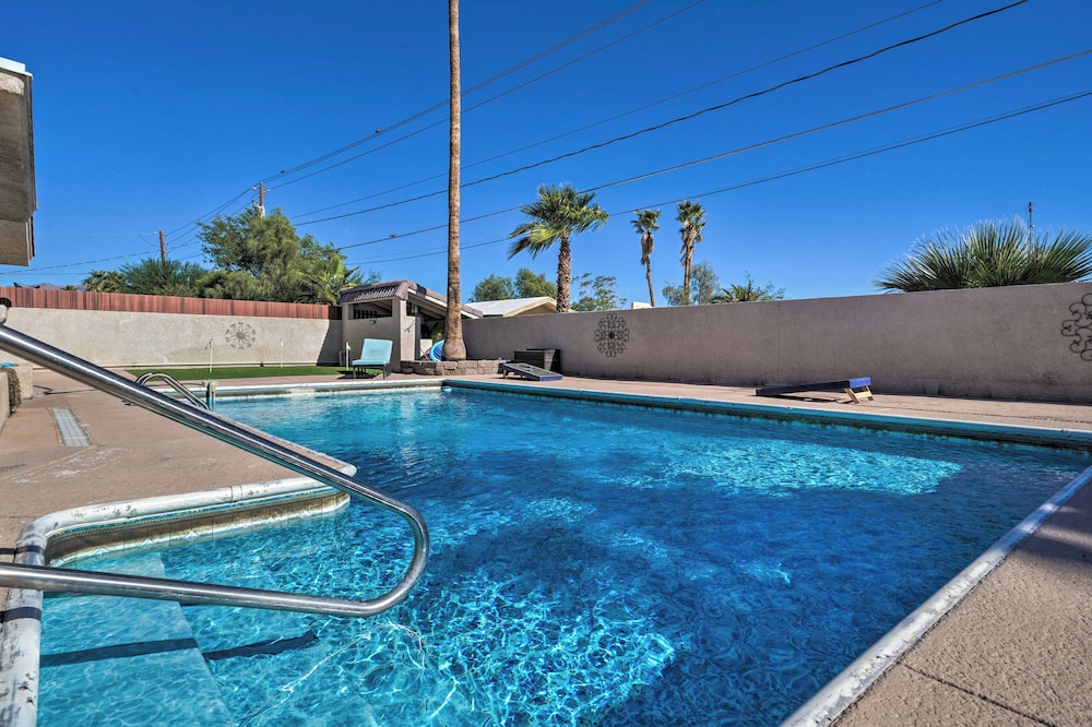 Putting Green & Pool Table: Lake Havasu City Gem!