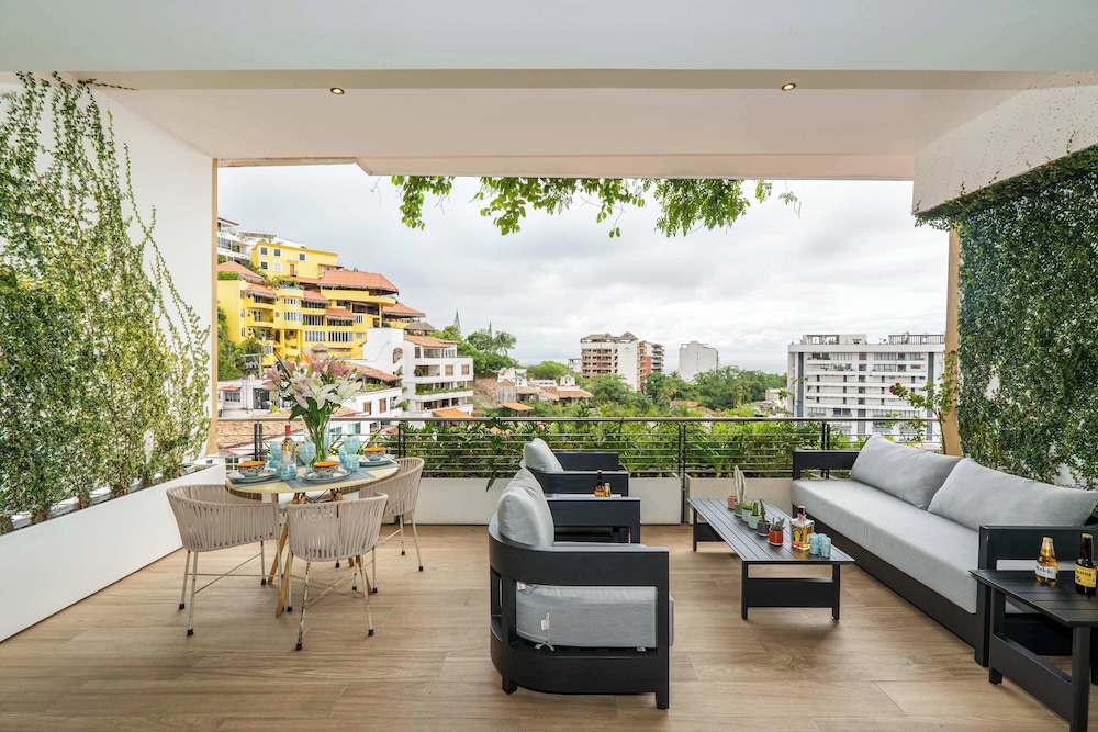 Soho PV Stunning Views Luxury Heated Rooftop Pool