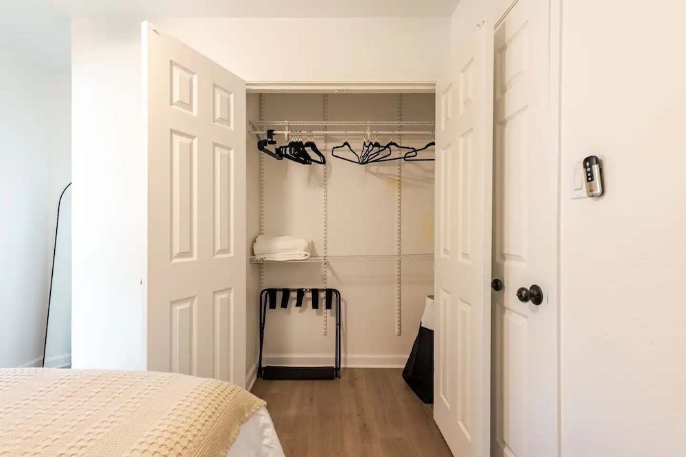 Modern 3br Townhouse Near Brushy Creek 3 Bedroom Duplex