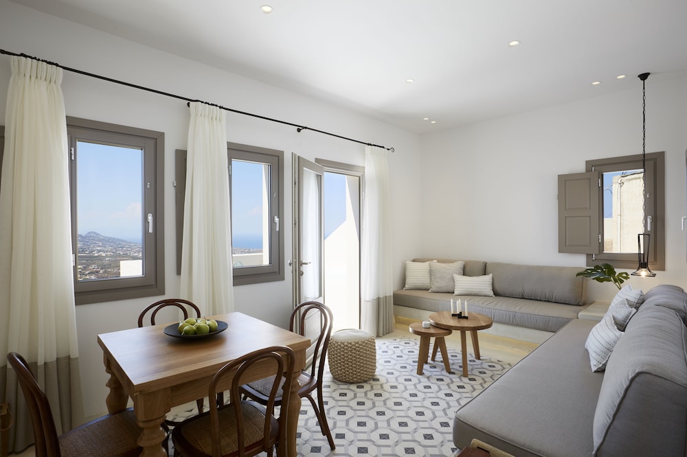 White and Co. La Torre Suites