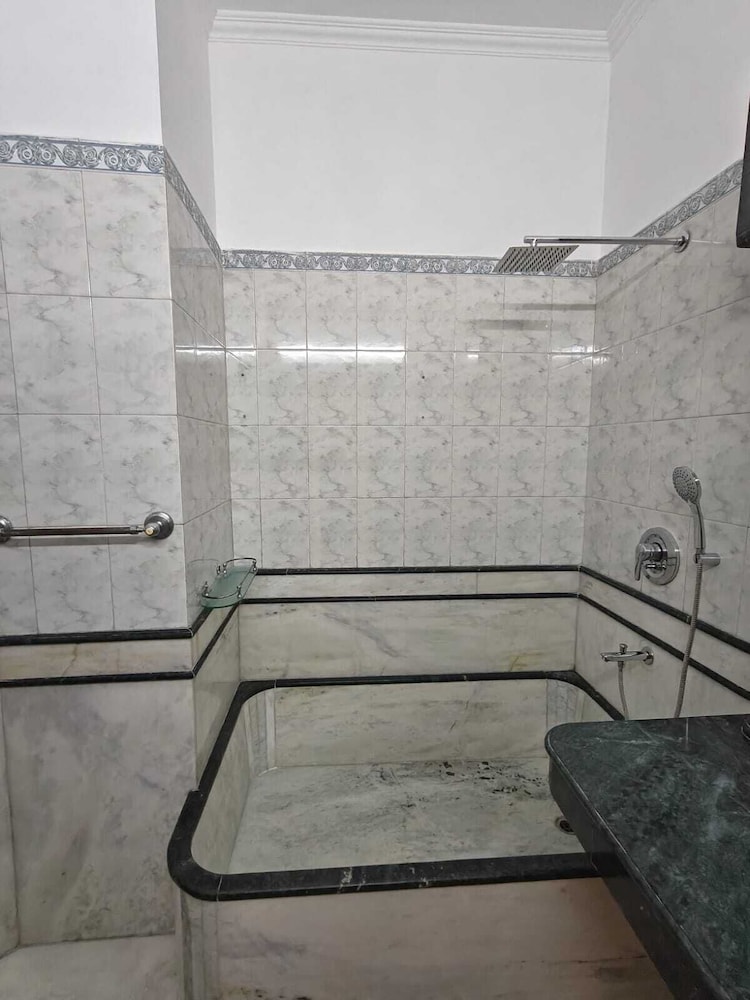 Bluestone Prime by The Cosy Hotels