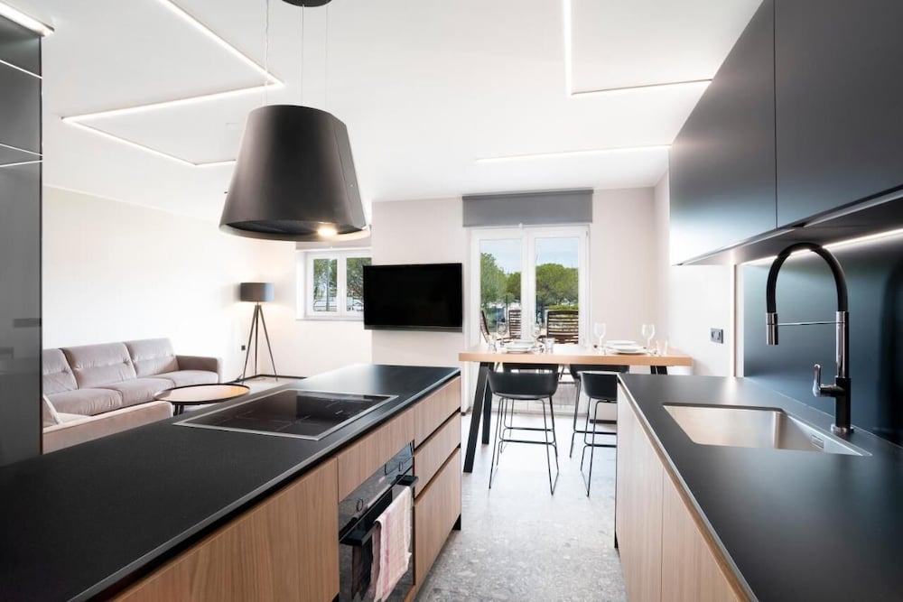 Marina Apartment with Terrace Burin 100