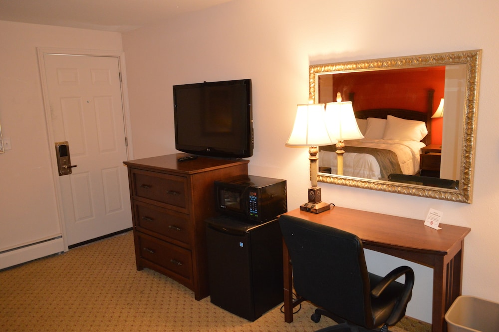 Monnie Lynn Motel
