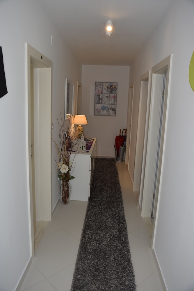 Jele Rooms