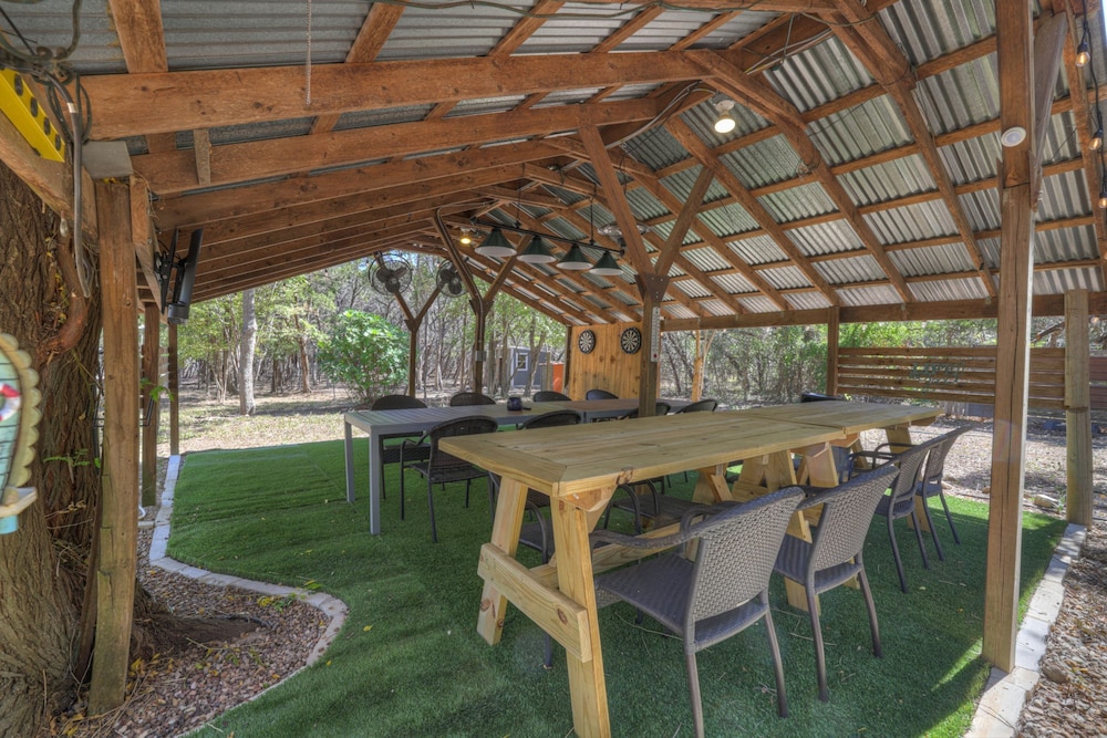Terracotta Oasis - Wimberley for 30 Guests