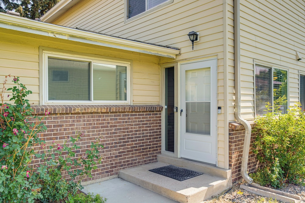 Explore Red Rocks & Green Mtn: Townhome w/ Pool!