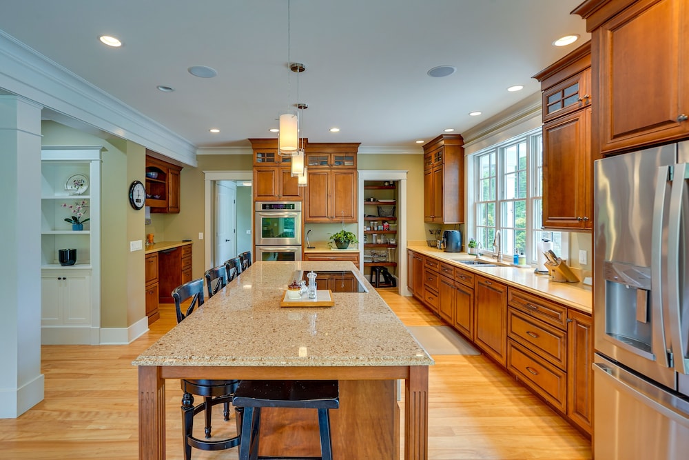 Stockbridge Retreat w/ Pool & Hot Tub!