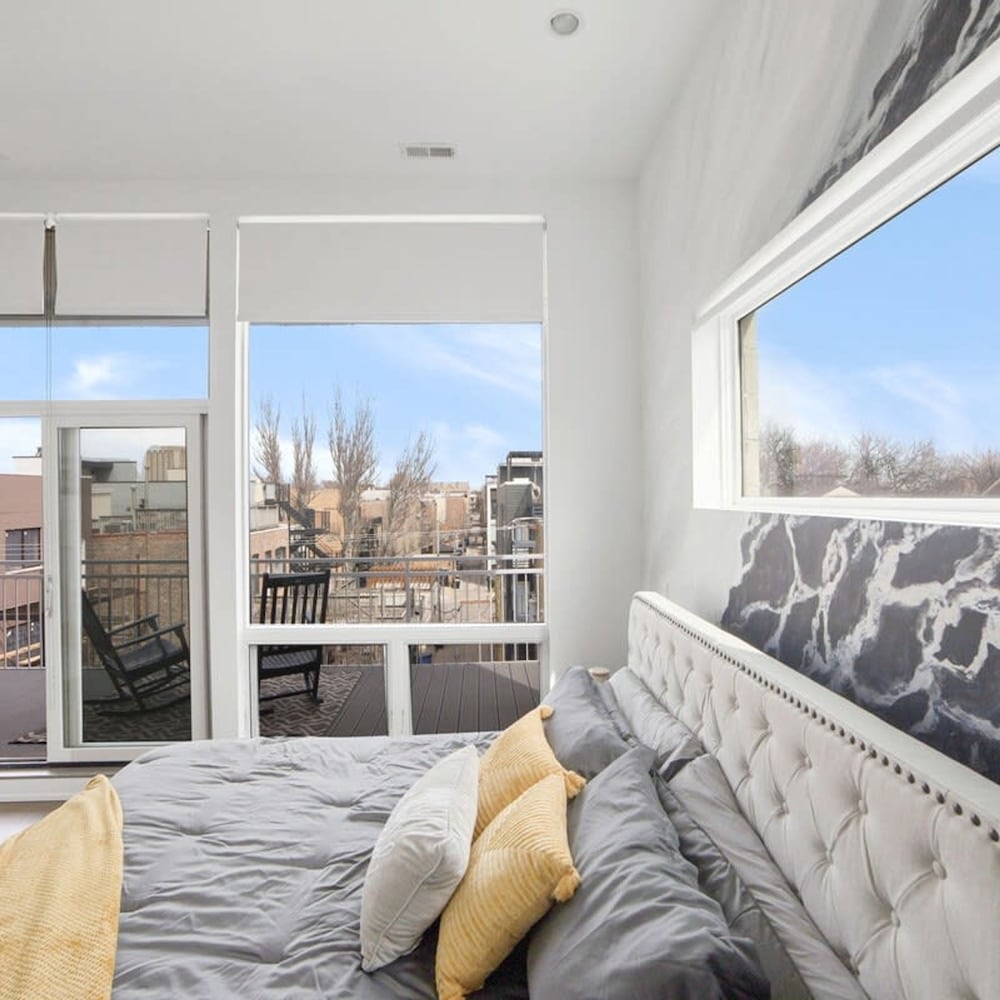4-bedroom Penthouse w 2 Large Balconies Rooftop