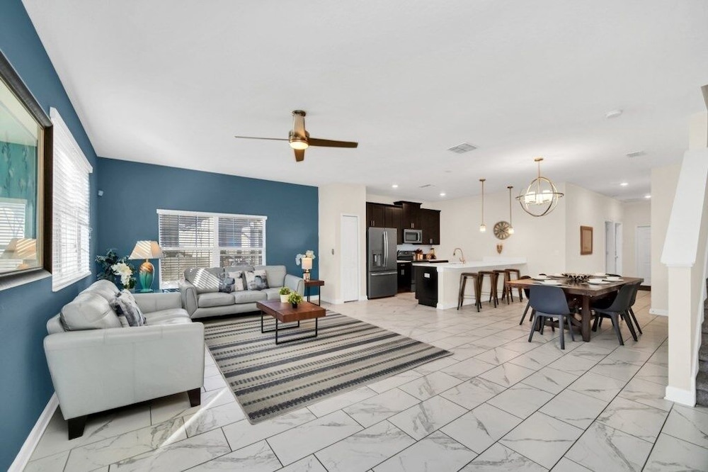 1560sand 5 Bedroom Townhouse view 3