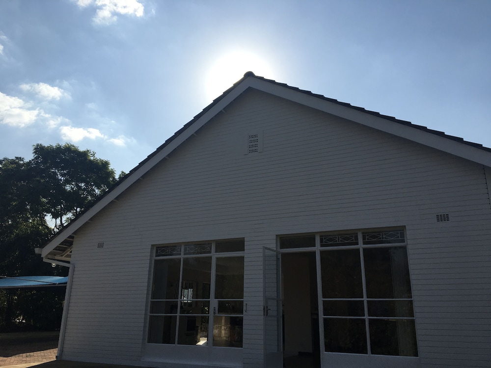 2 Bedroom Executive & Holiday Suburban Home