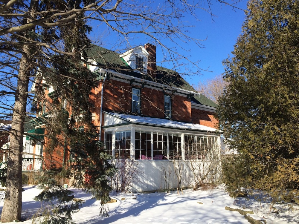 Gananoque Vacations - Seaway Manor - Property Image 25