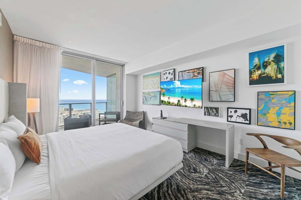 Sunny Balcony - Beautiful Stay for 2 With Ocean Views & Resort Amenities