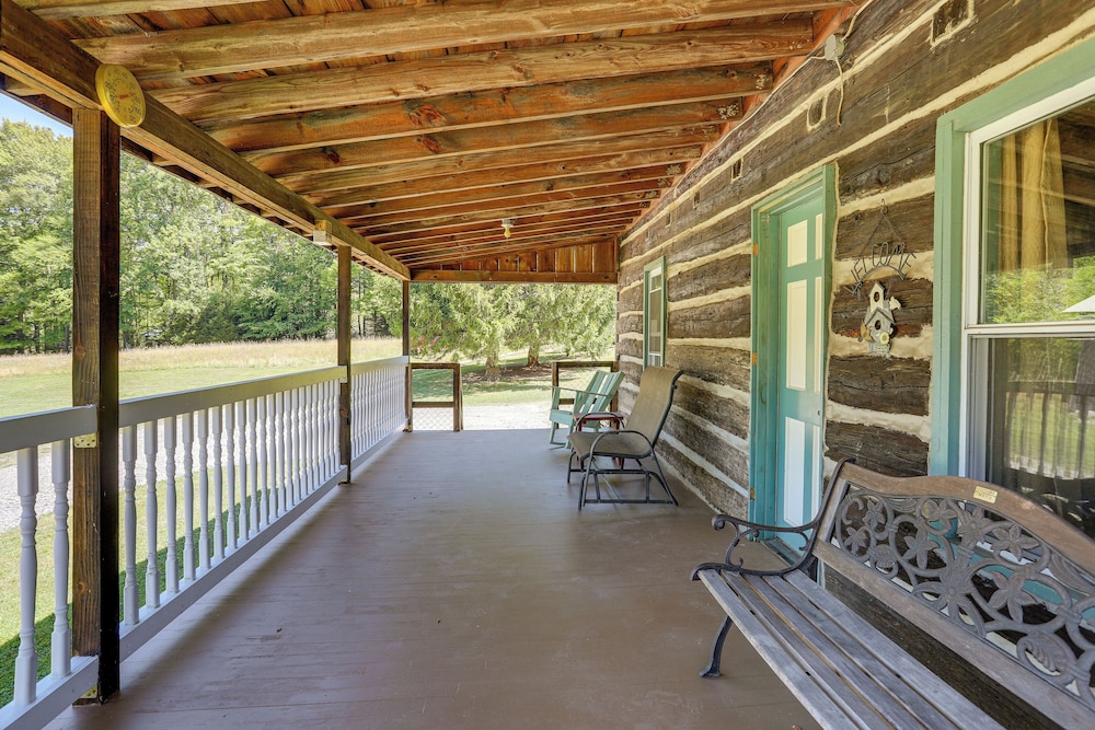 5 Mi to State Parks: Penfield Cabin w/ Fire Pit!