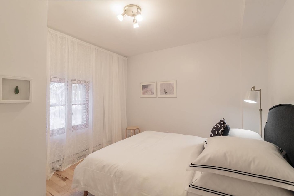 3 Br Luxury & Spacious Apartment in Little Italy - Image 4