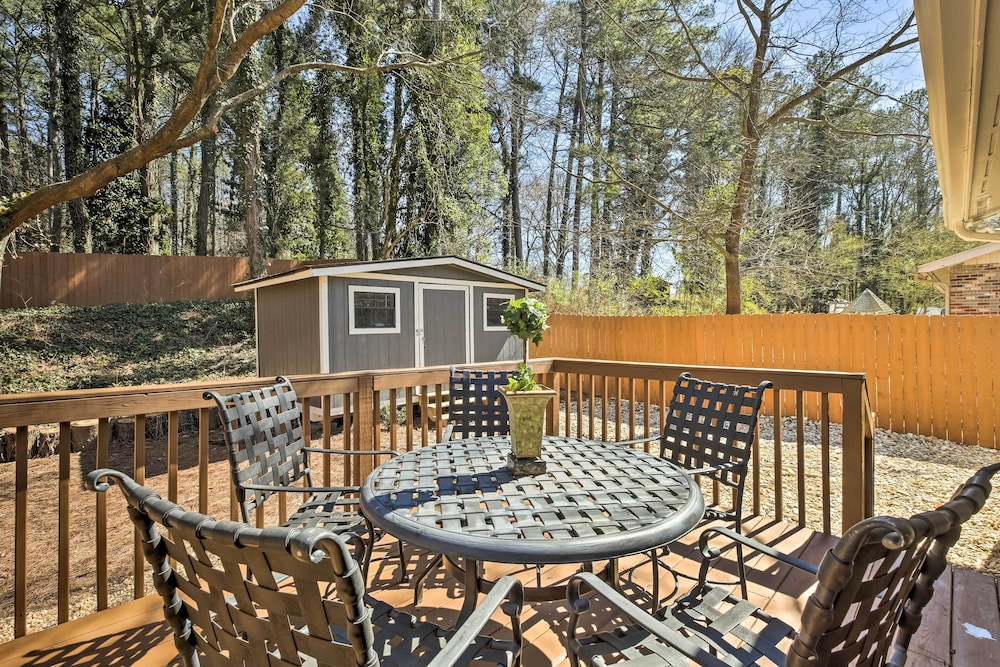 Fire Pit & Deck: Atlanta Home ~ 8 Mi to Dwtn!