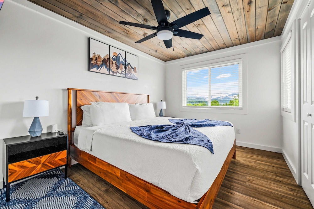 Gatlinburg Condo King Bed Pool Mountain Views