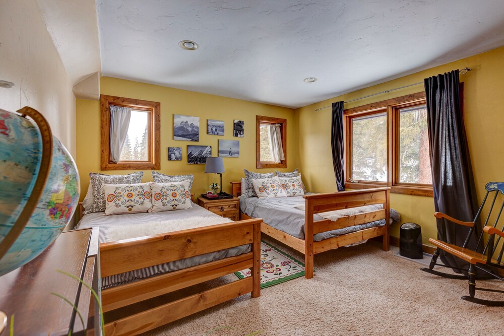 400 Whispering Pines Circle Private Home with Hot Tub