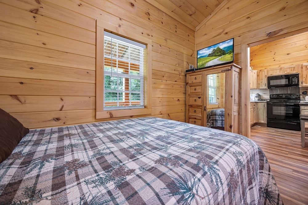 The Homestead 2 Bedroom Cabin